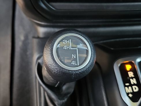 Used 2021 Jeep Wrangler Sport AWD/4WD image 23