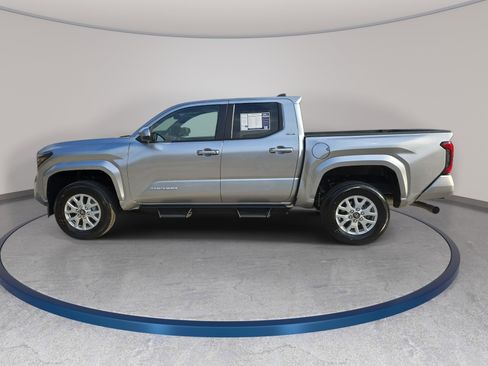 Used 2025 Toyota Tacoma SR5 AWD/4WD image 8
