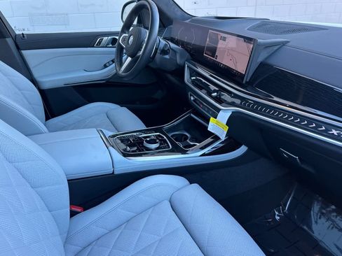 Used 2025 BMW X7 xDrive40i w/ Executive Package image 18