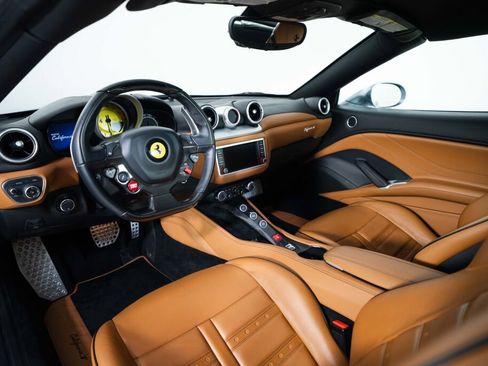 Used 2016 Ferrari California T RWD image 10