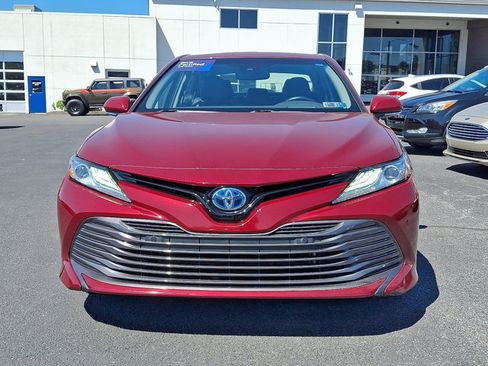 Used 2018 Toyota Camry XLE FWD image 2