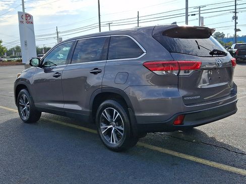 Used 2019 Toyota Highlander Plus AWD/4WD image 7