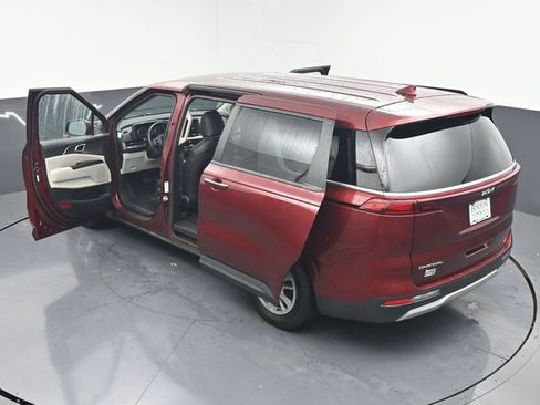Used 2024 Kia Carnival LX FWD image 40