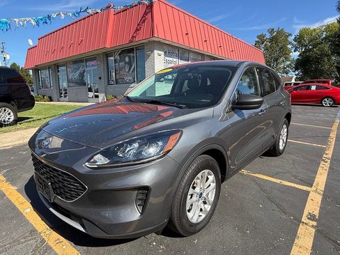 Used 2022 Ford Escape SE image 3