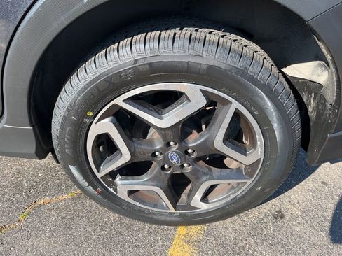 Used 2019 Subaru Crosstrek 2.0i Limited w/ Moonroof Package w/Navigation AWD/4WD image 9
