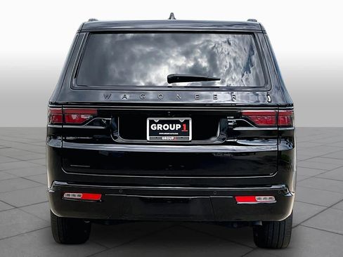 Used 2023 Jeep Wagoneer Series II AWD/4WD image 5