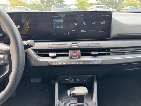 Used 2025 Kia K4 FWD image 17