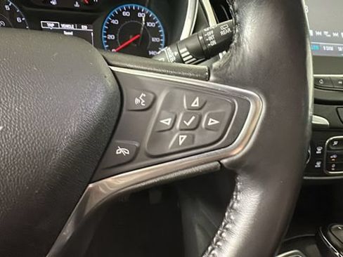 Used 2018 Chevrolet Equinox LT AWD/4WD image 16