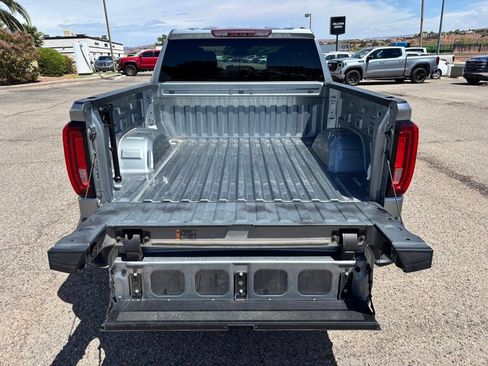Used 2023 GMC Sierra 1500 SLT w/ X31 Off-Road Package AWD/4WD image 7
