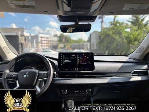 Used 2025 Mitsubishi Outlander SE AWD/4WD image 13