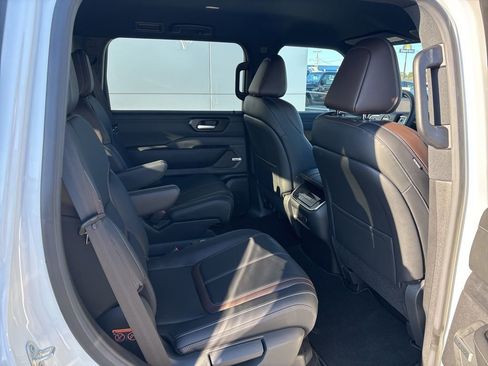 New 2025 Nissan Armada SL w/ Captain's Chari Seat Package AWD/4WD image 12