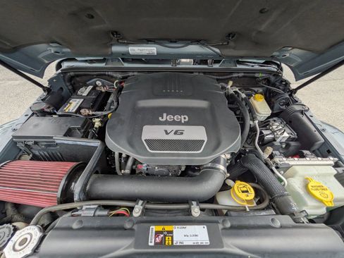 Used 2015 Jeep Wrangler Unlimited Sahara image 5