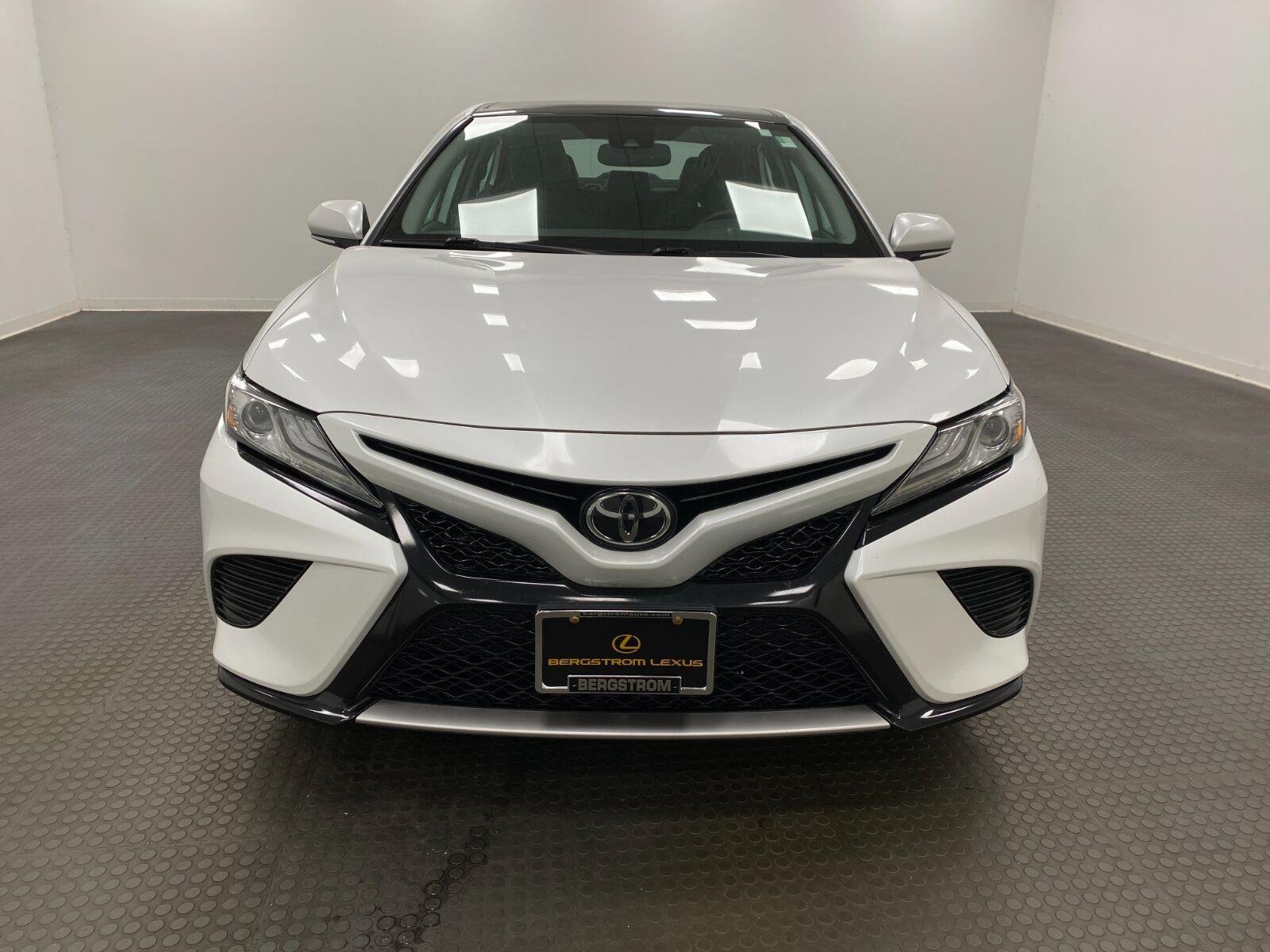 Used 2019 Toyota Camry XSE FWD image 10