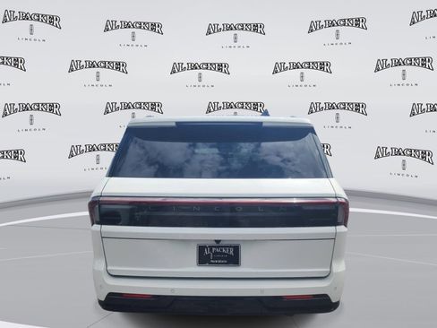 New 2026 Lincoln Navigator Reserve AWD/4WD image 4