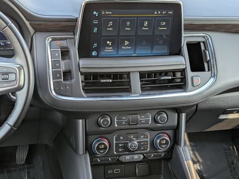 Used 2024 Chevrolet Suburban LT RWD image 12