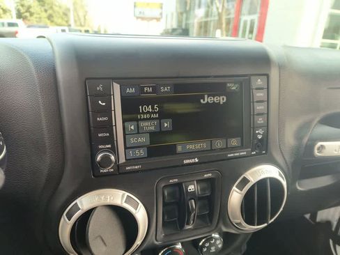 Used 2017 Jeep Wrangler Unlimited Sahara w/ Connectivity Group image 16