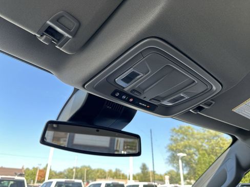 Used 2024 GMC Sierra 2500 Pro w/ Convenience Package image 21