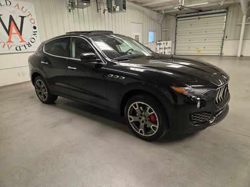 Used 2017 Maserati Levante AWD/4WD image 12
