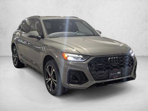 Certified 2025 Audi Q5 2.0T Premium Plus image 3