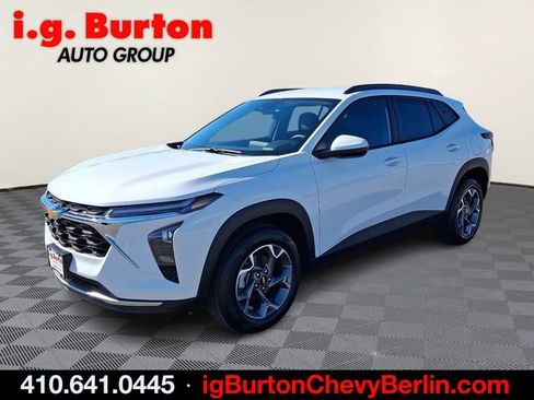 New 2026 Chevrolet Trax LT w/ Driver Confidence Package image 2