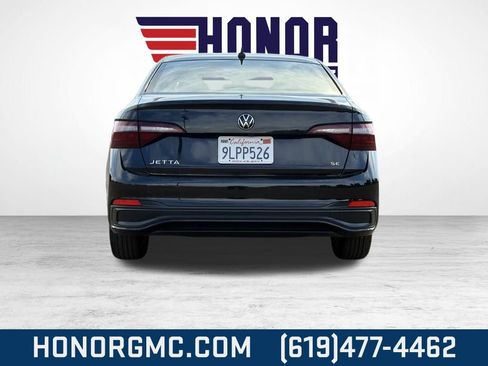 Used 2024 Volkswagen Jetta SE image 4
