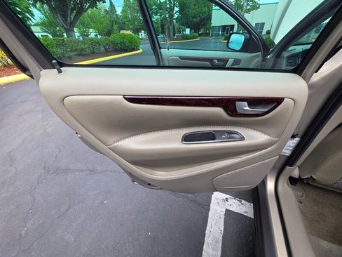 Used 2003 Volvo V70 AWD/4WD image 45