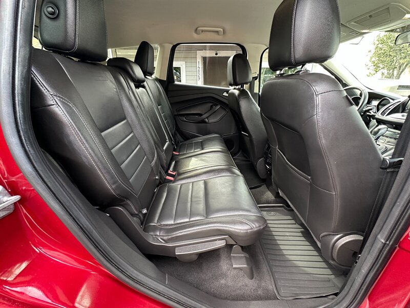 Used 2015 Ford Escape SE w/ Equipment Group 201A FWD image 17