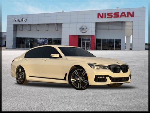 Used 2017 BMW 750i image 1