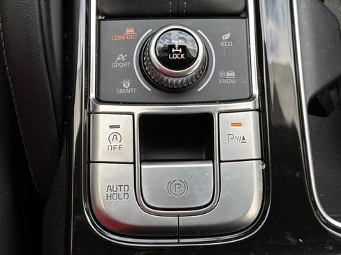 Used 2024 Kia Telluride EX w/ EX Captain's Chair Package AWD/4WD image 9