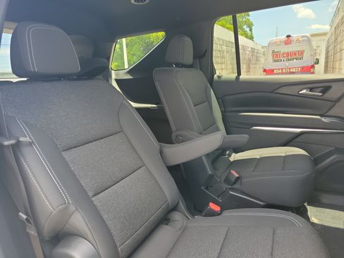 Used 2025 Chevrolet Traverse LT w/ Midnight/Sport Edition FWD image 6