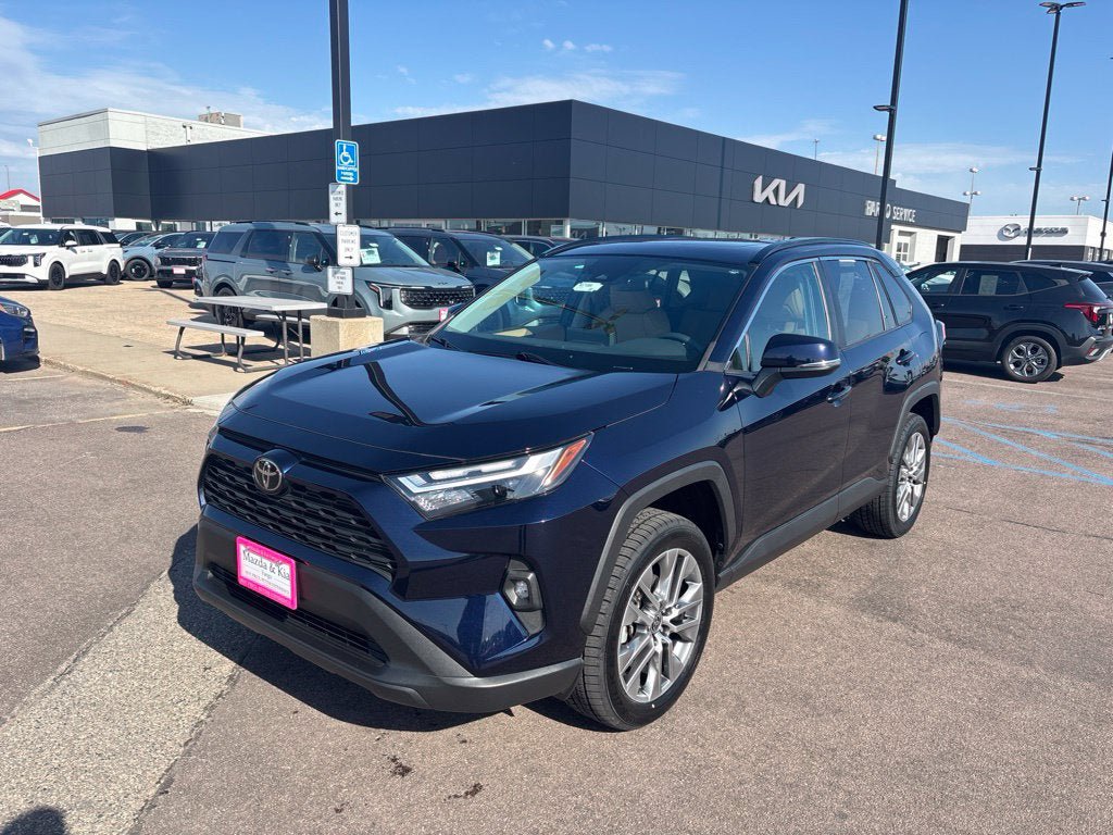 Used 2022 Toyota RAV4 XLE Premium FWD image 1