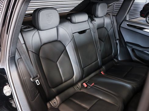 Certified 2026 Porsche Macan AWD/4WD image 6