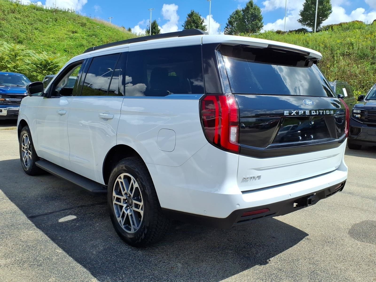 Certified 2025 Ford Expedition Active AWD/4WD image 4