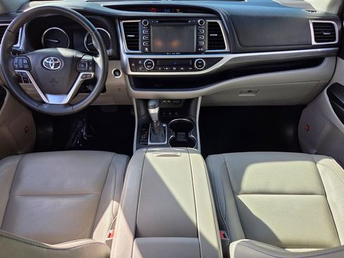 Used 2019 Toyota Highlander Limited image 12