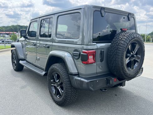 Used 2019 Jeep Wrangler Unlimited Sahara AWD/4WD image 9