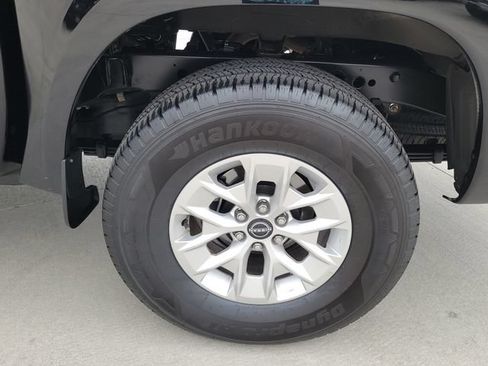 Used 2024 Nissan Frontier SV AWD/4WD image 15