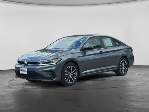 Used 2025 Volkswagen Jetta Sport FWD image 3