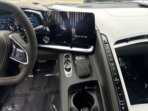 Used 2021 Chevrolet Corvette Stingray Premium Conv w/ Z51 Performance Package image 17