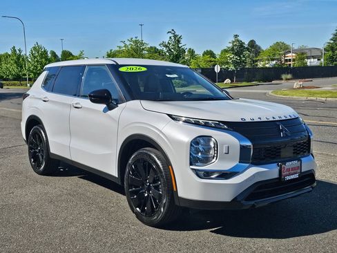 New 2026 Mitsubishi Outlander LE AWD/4WD image 3
