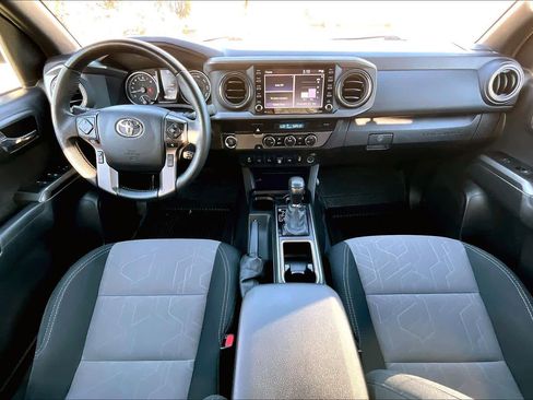 Certified 2022 Toyota Tacoma TRD Off-Road image 15