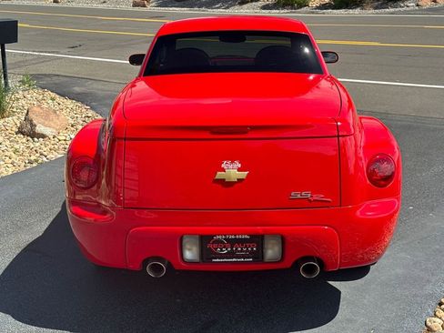 Used 2005 Chevrolet SSR w/ Preferred Equipment Group RWD image 20