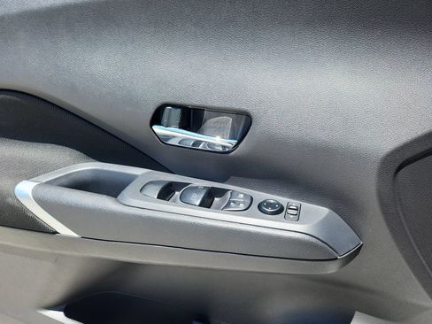 Used 2024 Nissan Kicks SV FWD image 9