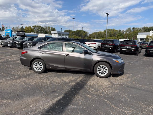Used 2017 Toyota Camry LE FWD image 12