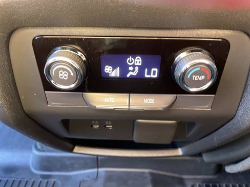 Used 2026 Chevrolet Traverse LT w/ Driver Confidence Package FWD image 18