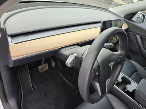 Used 2020 Tesla Model Y Performance image 19