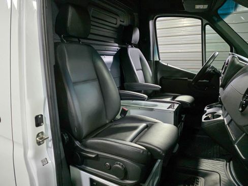 Used 2023 Mercedes-Benz Sprinter 2500 image 16