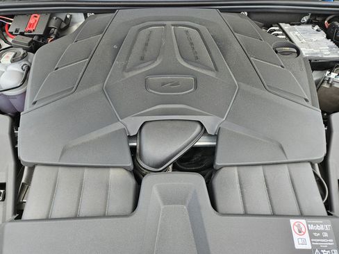 Used 2026 Porsche Cayenne AWD/4WD image 30