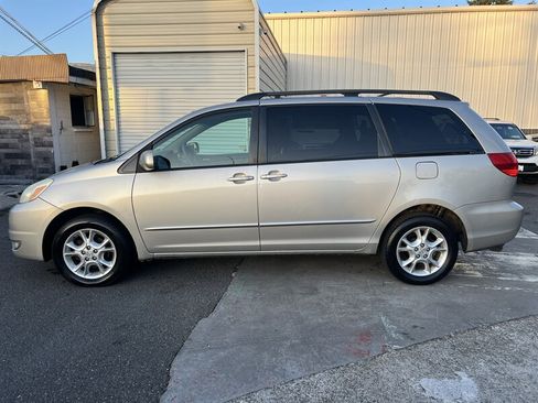 Used 2004 Toyota Sienna XLE AWD/4WD image 2