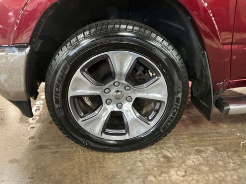 Used 2019 RAM 1500 Laramie AWD/4WD image 11