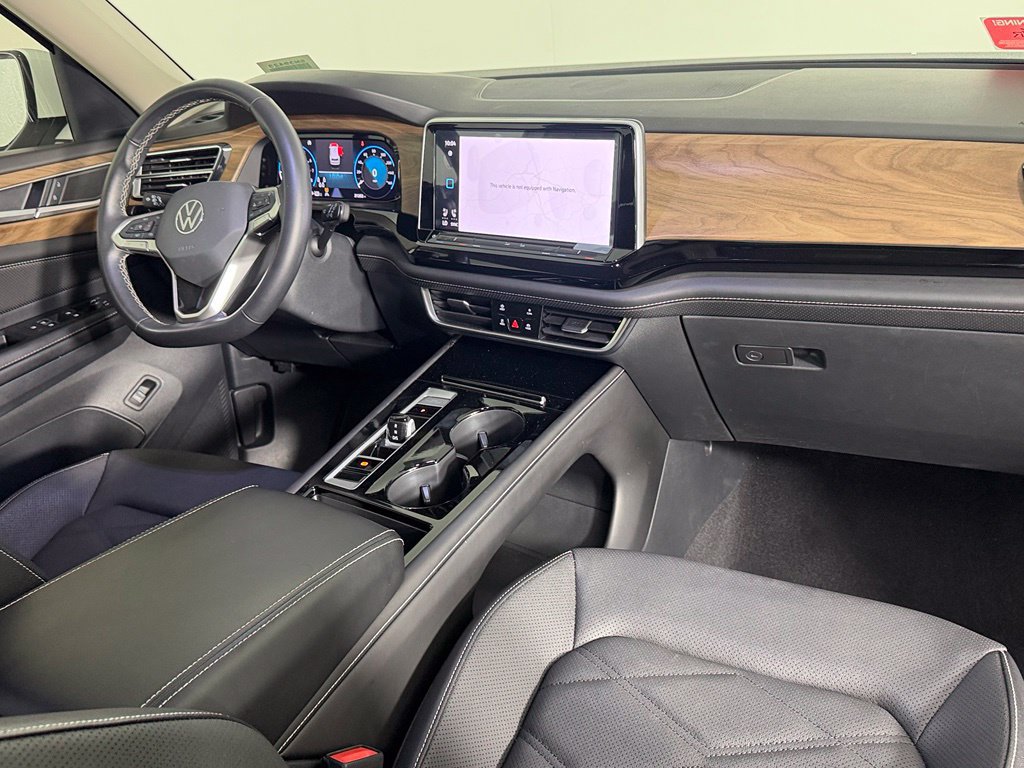 Used 2024 Volkswagen Atlas SE w/ Black Wheel Package FWD image 16